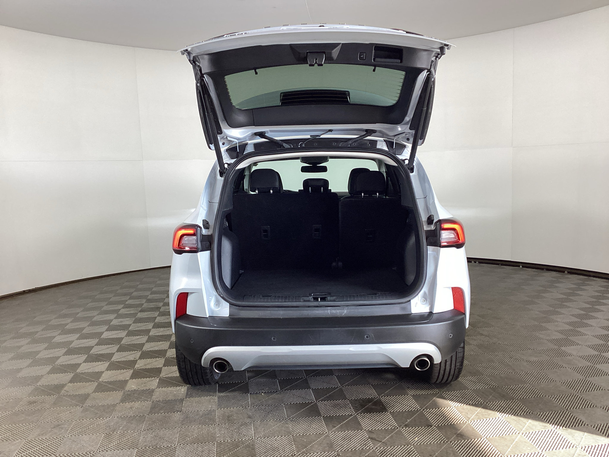 Certified 2025 Ford Escape Platinum AWD/4WD image 28