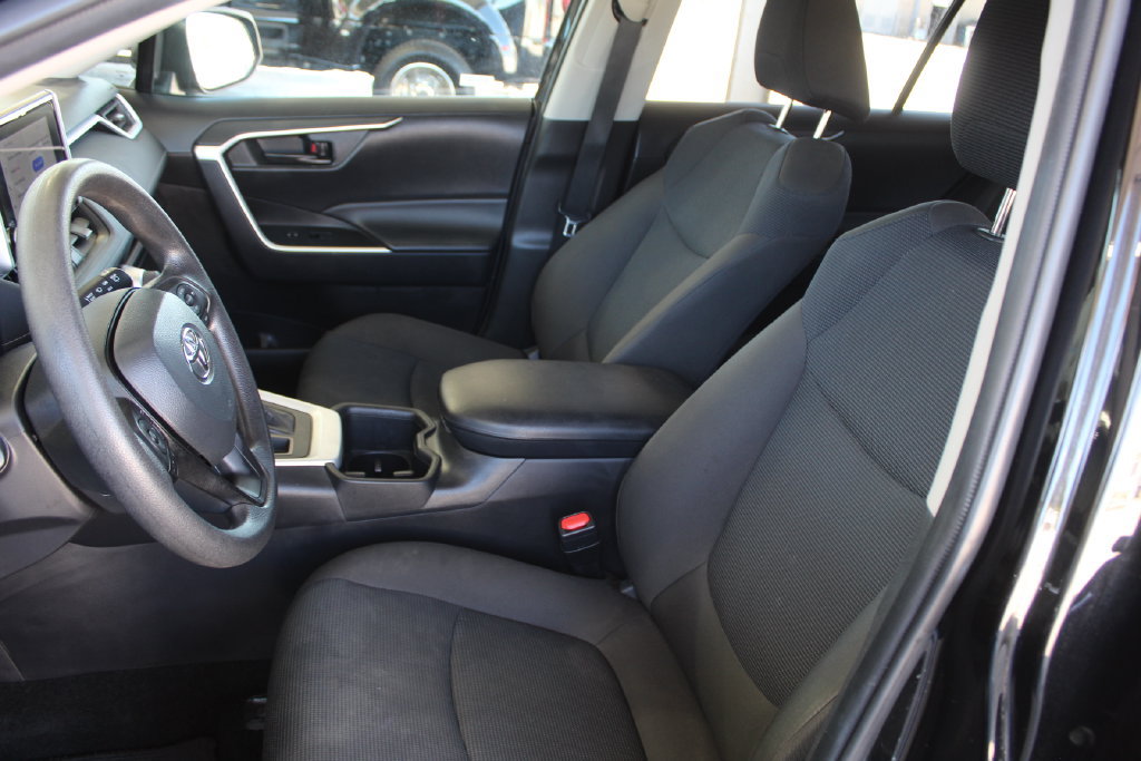 Used 2025 Toyota RAV4 LE AWD/4WD image 26
