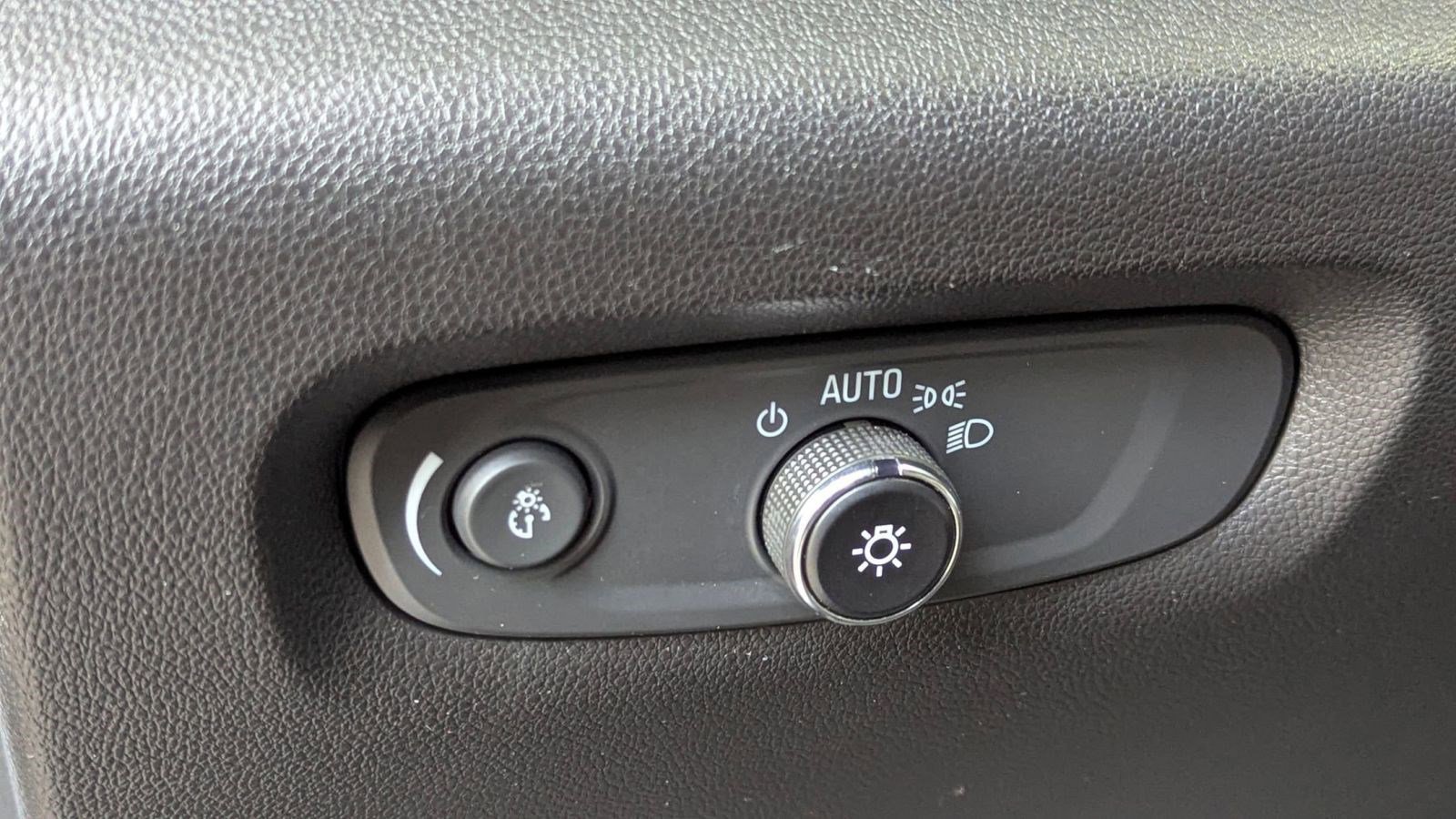 Used 2023 Chevrolet Traverse LS w/ Midnight/Sport Edition image 17