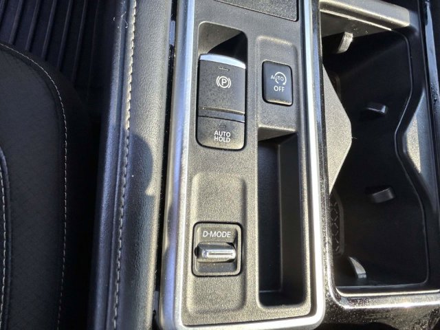 Used 2024 Nissan Pathfinder SL w/ SL Premium Package FWD image 16