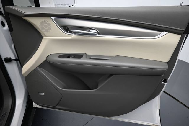 Used 2017 Cadillac XT5 Premium Luxury FWD image 37
