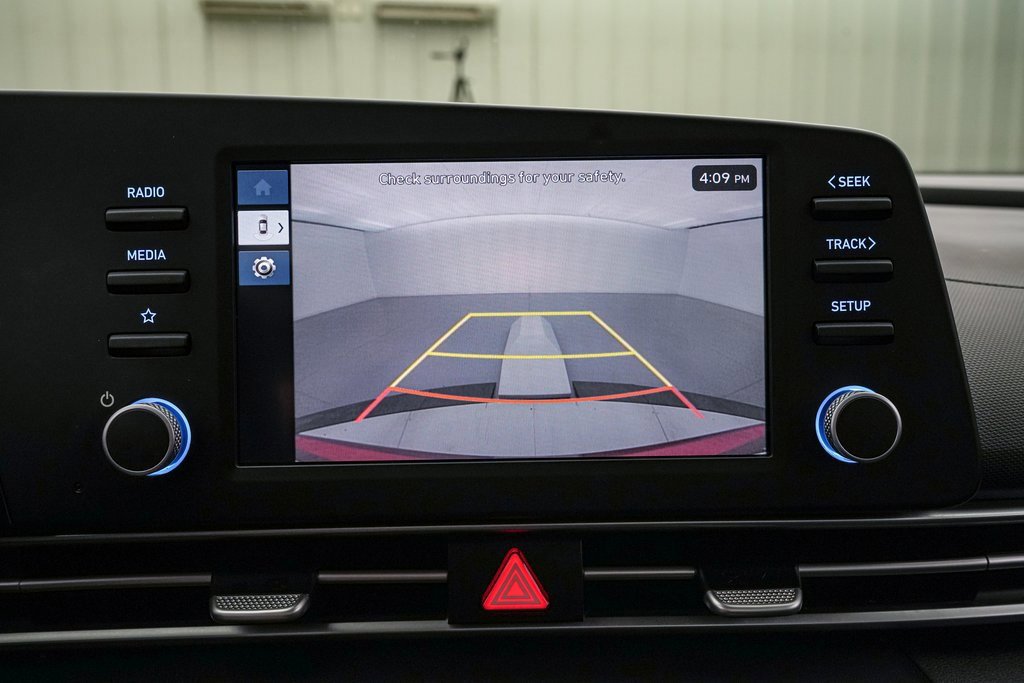 Used 2025 Hyundai Elantra SE image 16