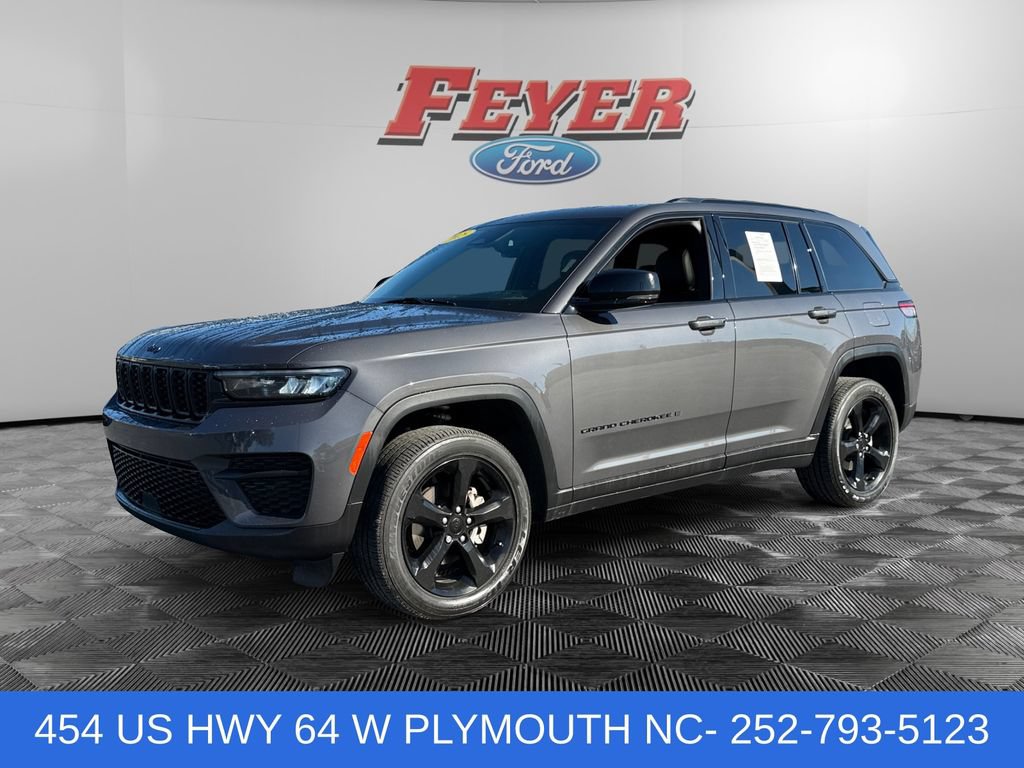 Used 2025 Jeep Grand Cherokee Altitude