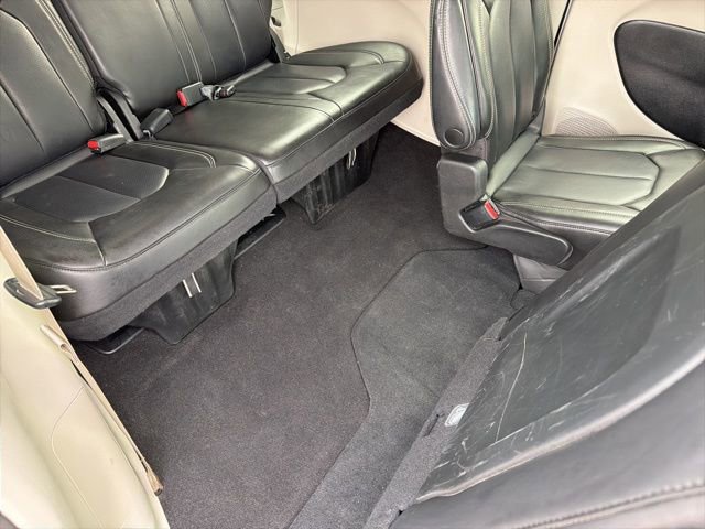 Used 2023 Chrysler Pacifica Touring-L FWD image 28