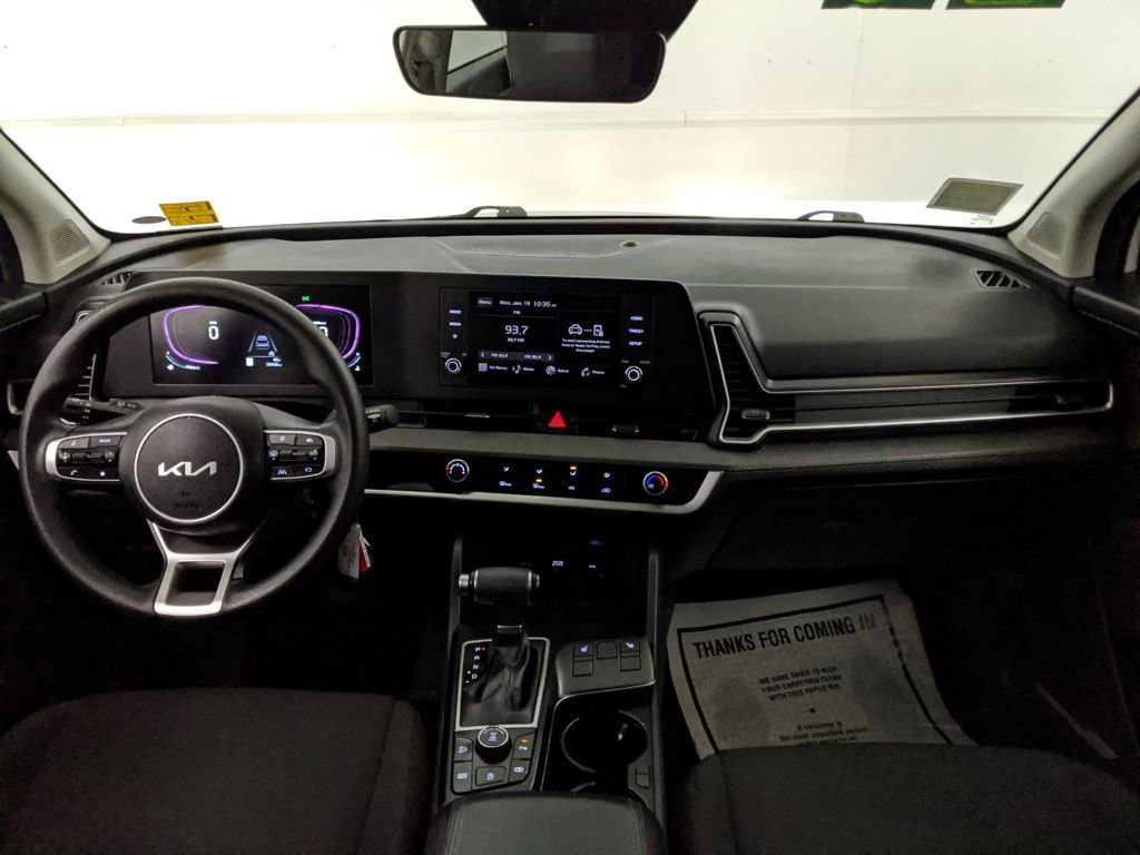 Used 2024 Kia Sportage LX image 7