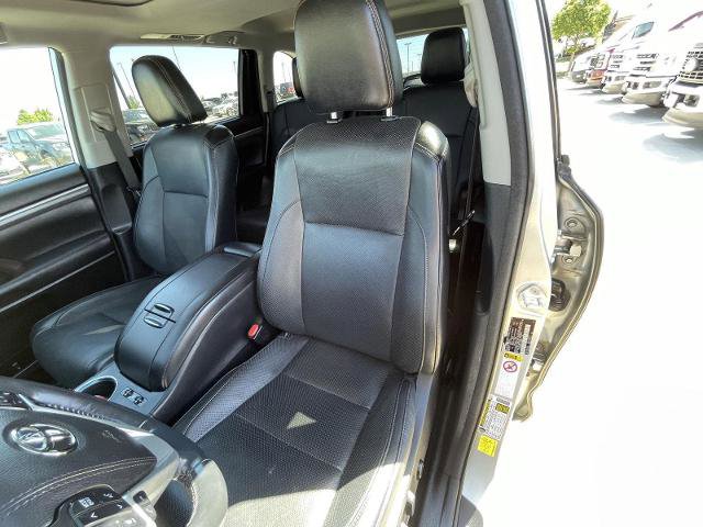 Used 2018 Toyota Highlander Limited w/ Protection Package #3 AWD/4WD image 17