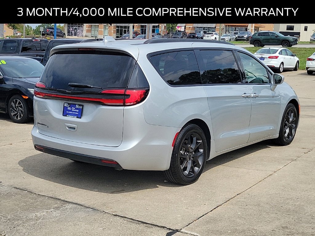 Used 2022 Chrysler Pacifica Touring-L w/ S Appearance Package FWD image 4