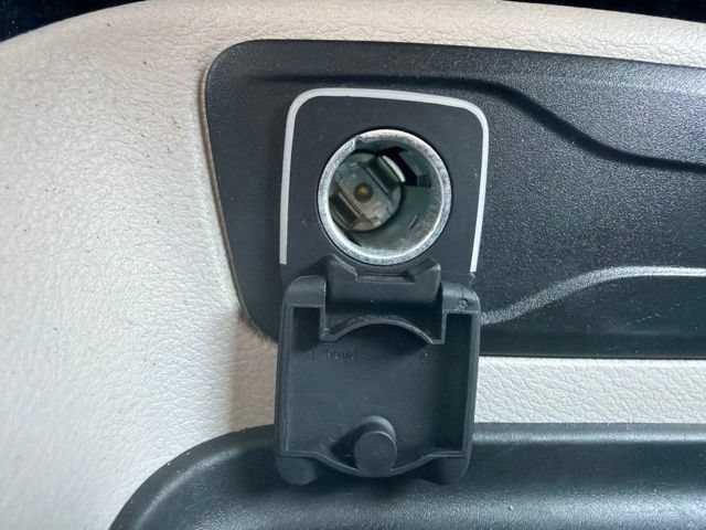 Used 2022 Chrysler Voyager LX FWD image 39