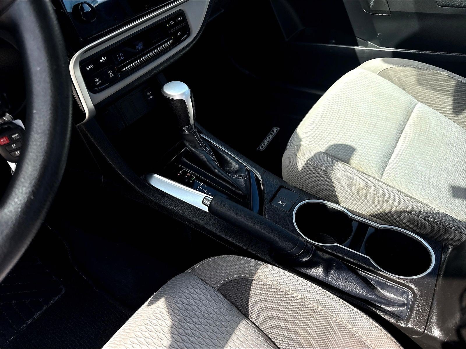 Used 2017 Toyota Corolla LE FWD image 20