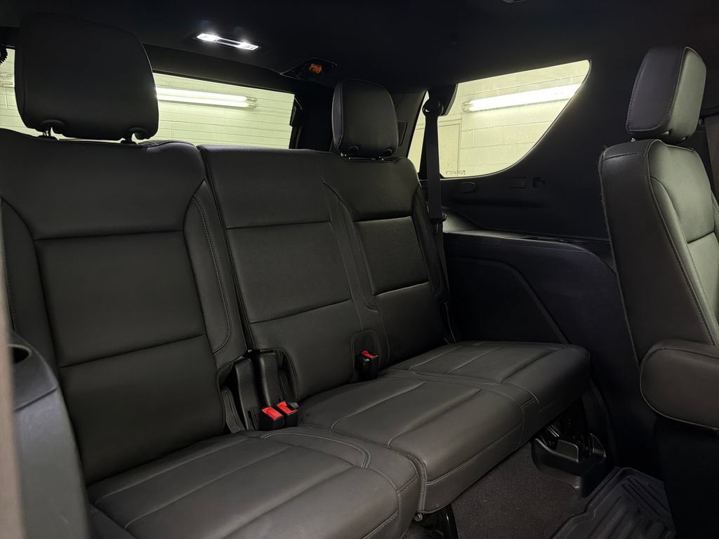 Used 2022 Chevrolet Tahoe Z71 w/ Luxury Package AWD/4WD image 32
