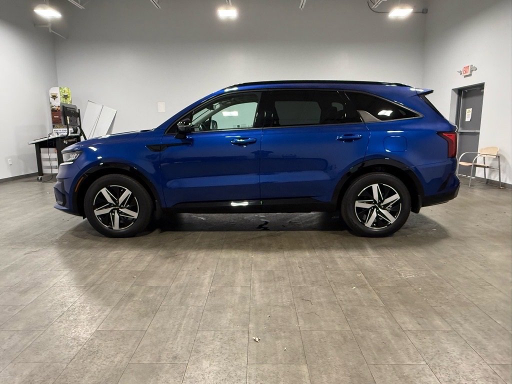 Used 2023 Kia Sorento S w/ Panoramic Sunroof Package image 7