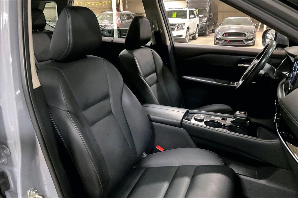 Used 2023 Nissan Rogue SL w/ SL Premium Package image 9