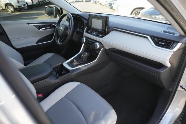 Used 2020 Toyota RAV4 XLE Premium image 18