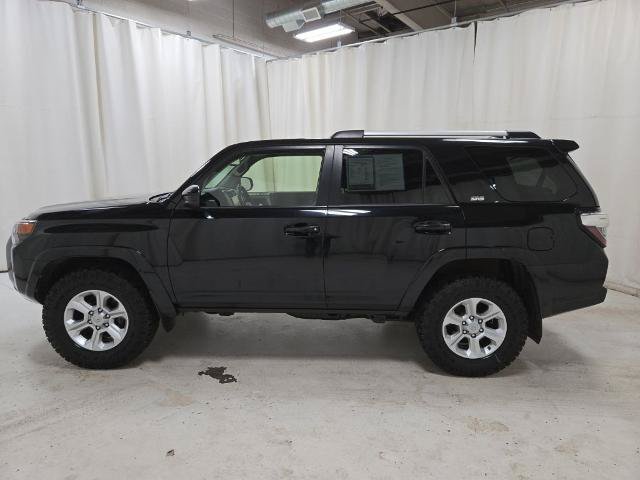 Used 2021 Toyota 4Runner SR5 AWD/4WD image 23