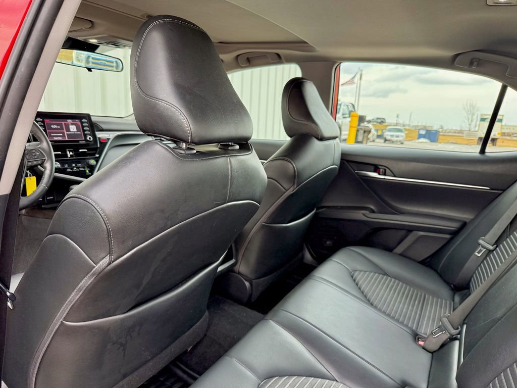 Used 2021 Toyota Camry SE w/ Cold Weather Package image 13