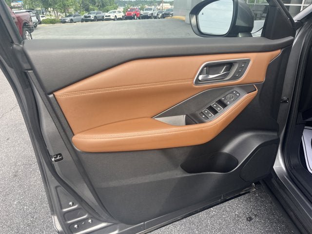 Used 2024 Nissan Rogue Platinum AWD/4WD image 4