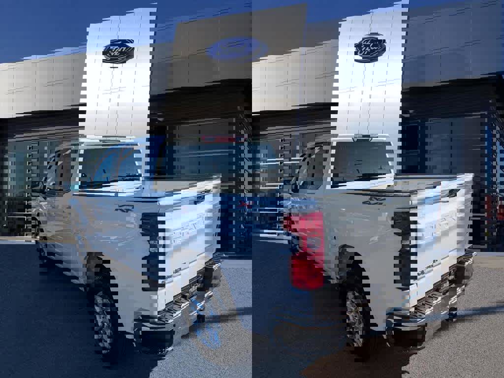 Used 2023 Chevrolet Silverado 1500 LT image 3