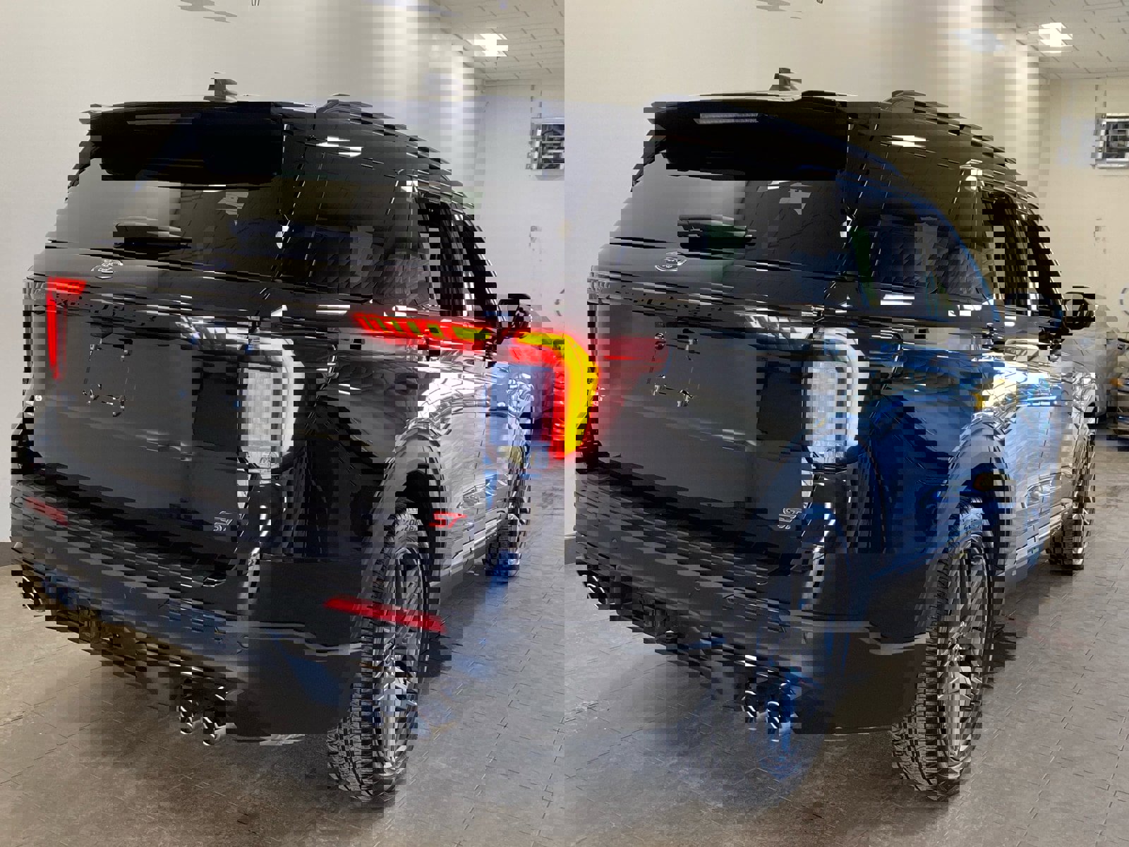 Certified 2025 Ford Explorer ST image 8