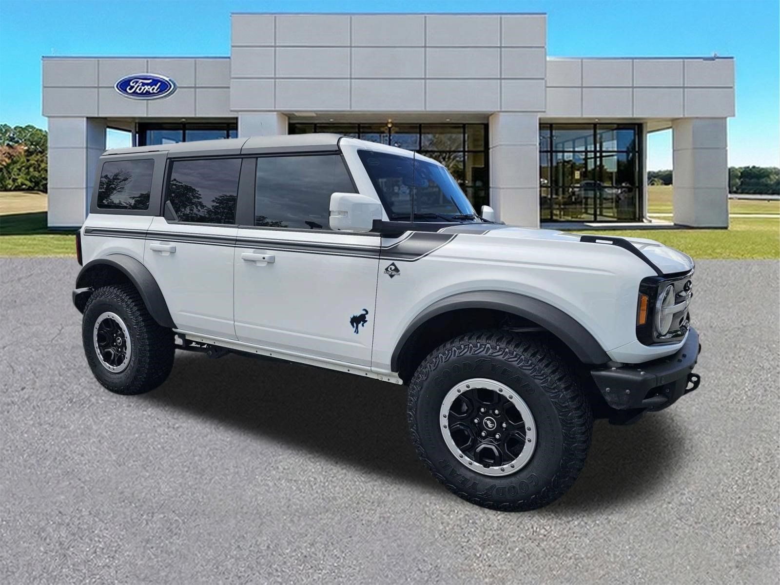 Certified 2022 Ford Bronco Outer Banks w/ Sasquatch Package AWD/4WD image 1
