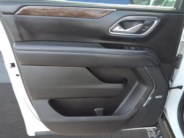 Used 2023 Chevrolet Suburban Z71 w/ Luxury Package AWD/4WD image 11