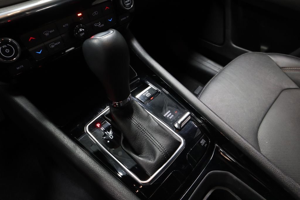 Used 2023 Jeep Compass Limited image 34