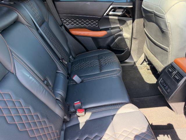 Used 2023 Mitsubishi Outlander AWD image 14