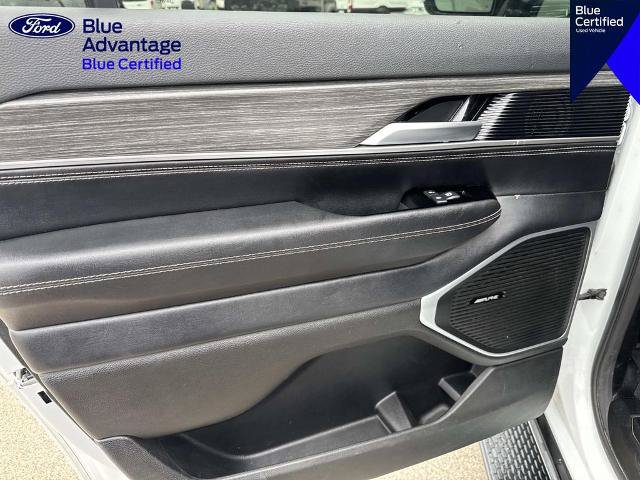 Used 2024 Jeep Wagoneer L Series II RWD image 12