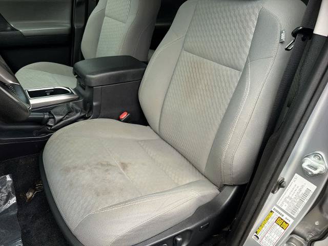Used 2021 Toyota Tacoma SR5 AWD/4WD image 17