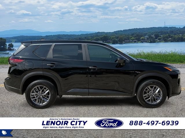 Used 2024 Nissan Rogue S AWD/4WD image 2