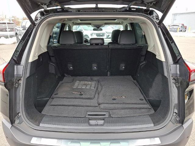 Used 2023 Nissan Rogue SV w/ SV Premium Package image 30