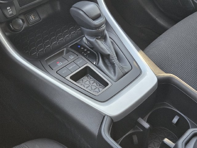 Used 2024 Toyota RAV4 LE FWD image 21