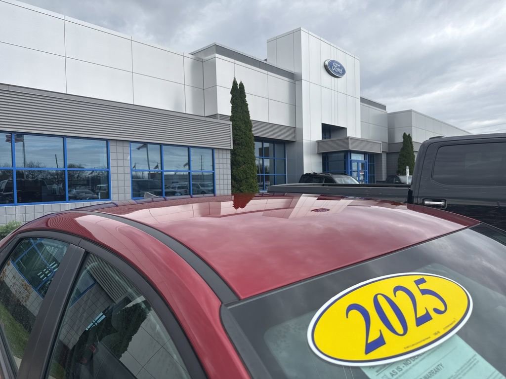 Used 2025 Hyundai Elantra Sport image 7