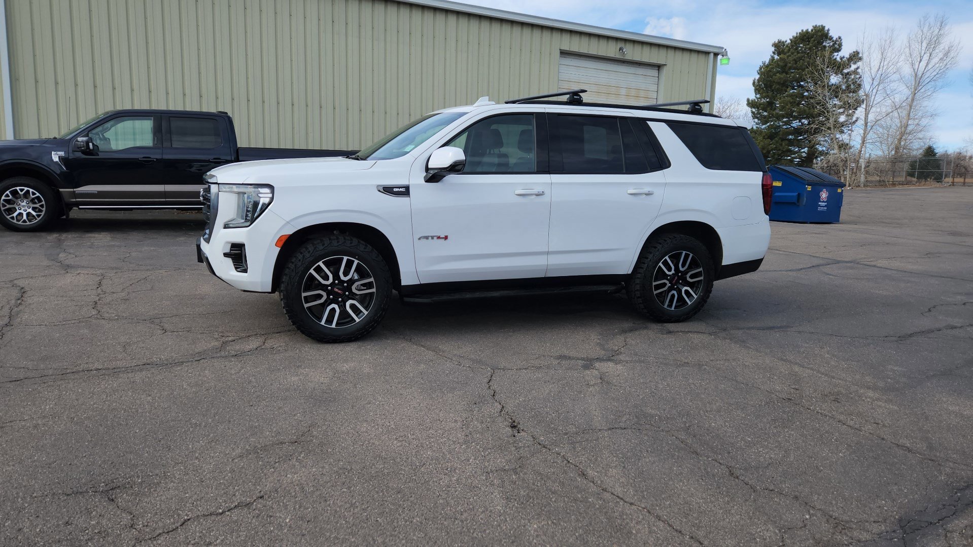 Used 2023 GMC Yukon AT4 w/ Technology Package image 7