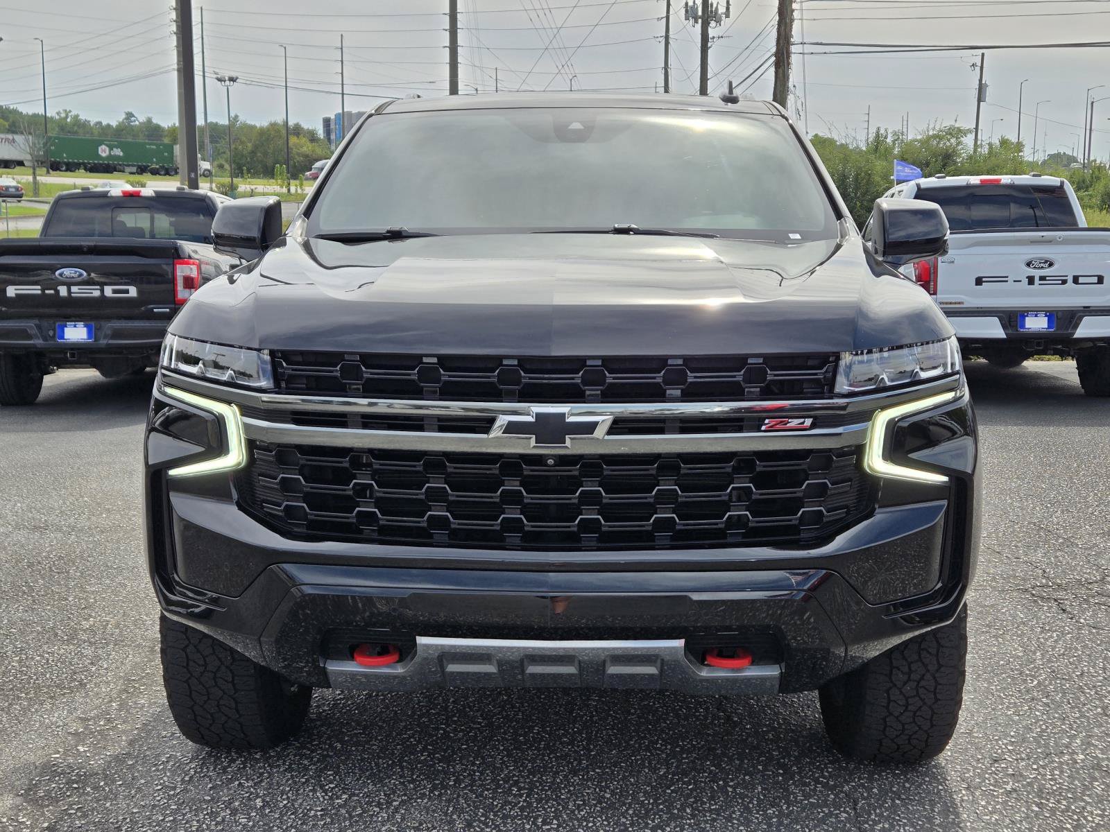 Used 2022 Chevrolet Tahoe Z71 w/ Luxury Package AWD/4WD image 3