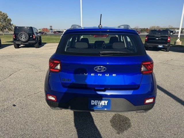 Used 2024 Hyundai Venue SEL image 4