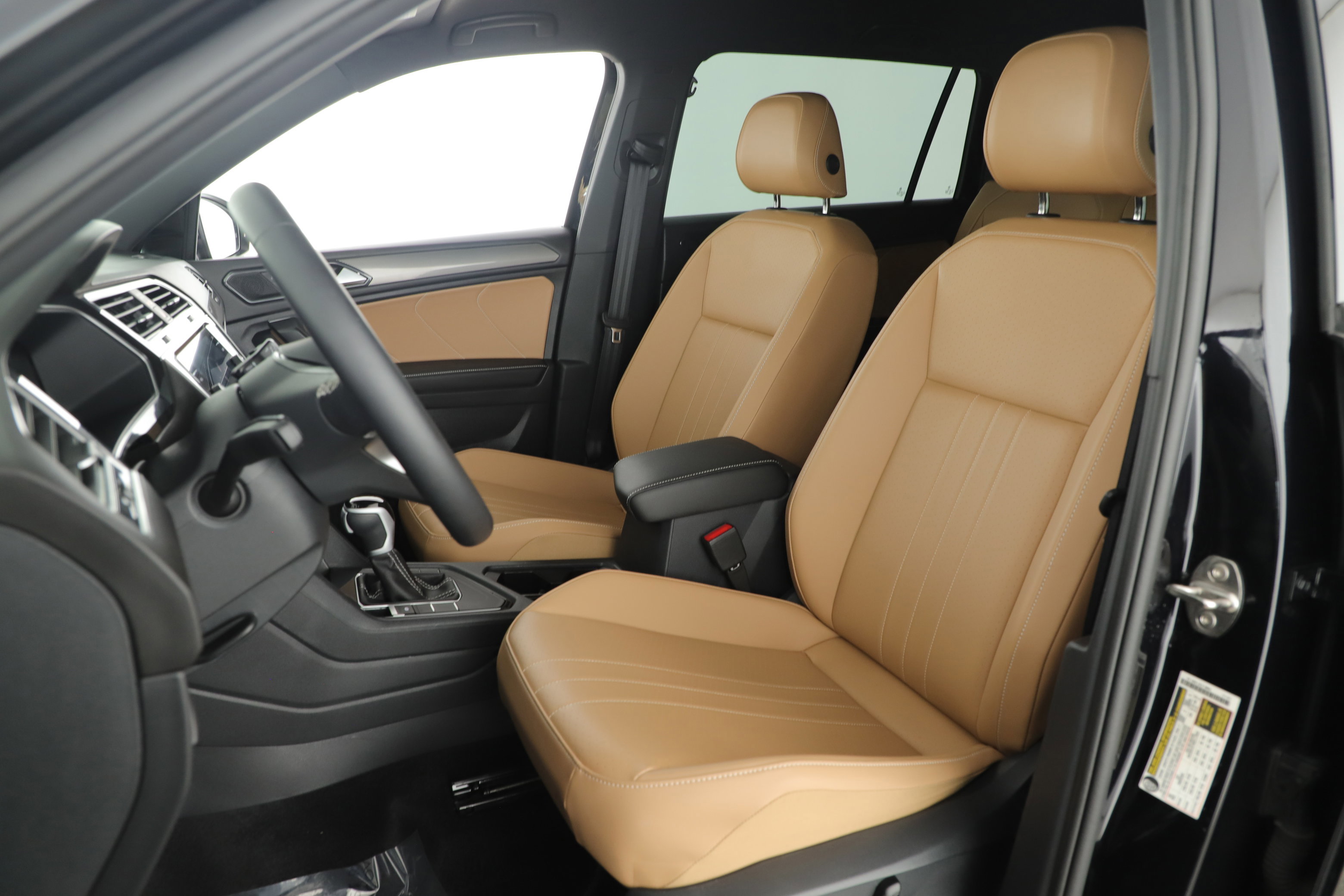 Used 2024 Volkswagen Tiguan SE image 11