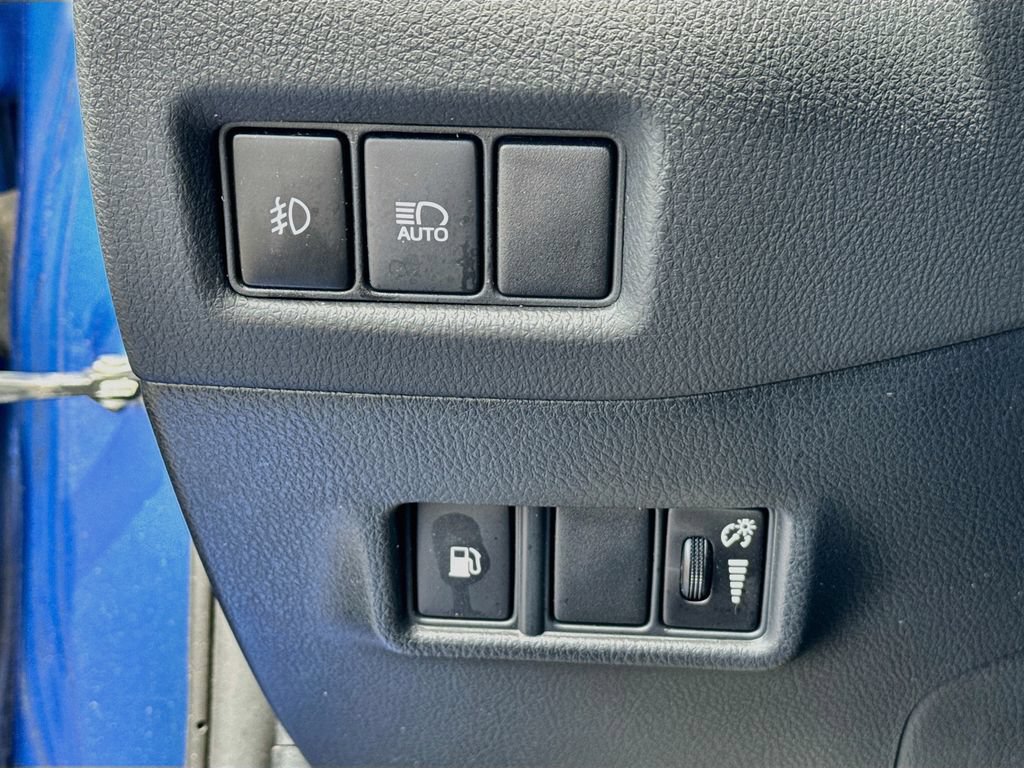 Used 2019 Toyota C-HR XLE FWD image 10