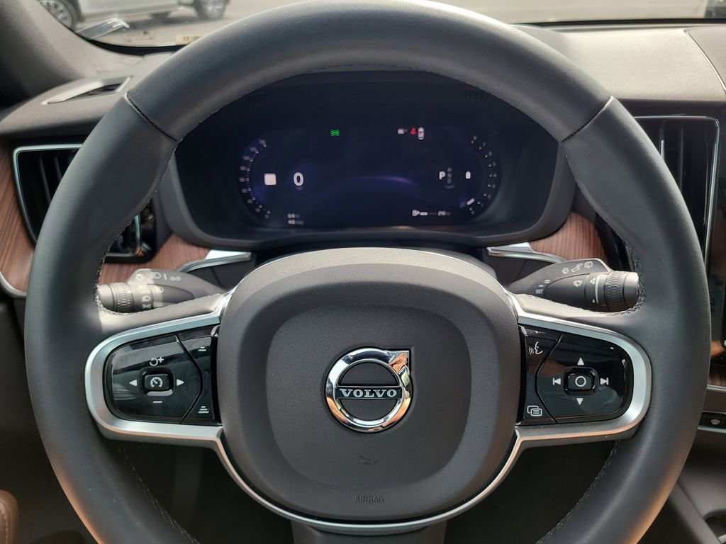 Used 2024 Volvo XC60 B5 Plus w/ Protection Package Premier AWD/4WD image 28