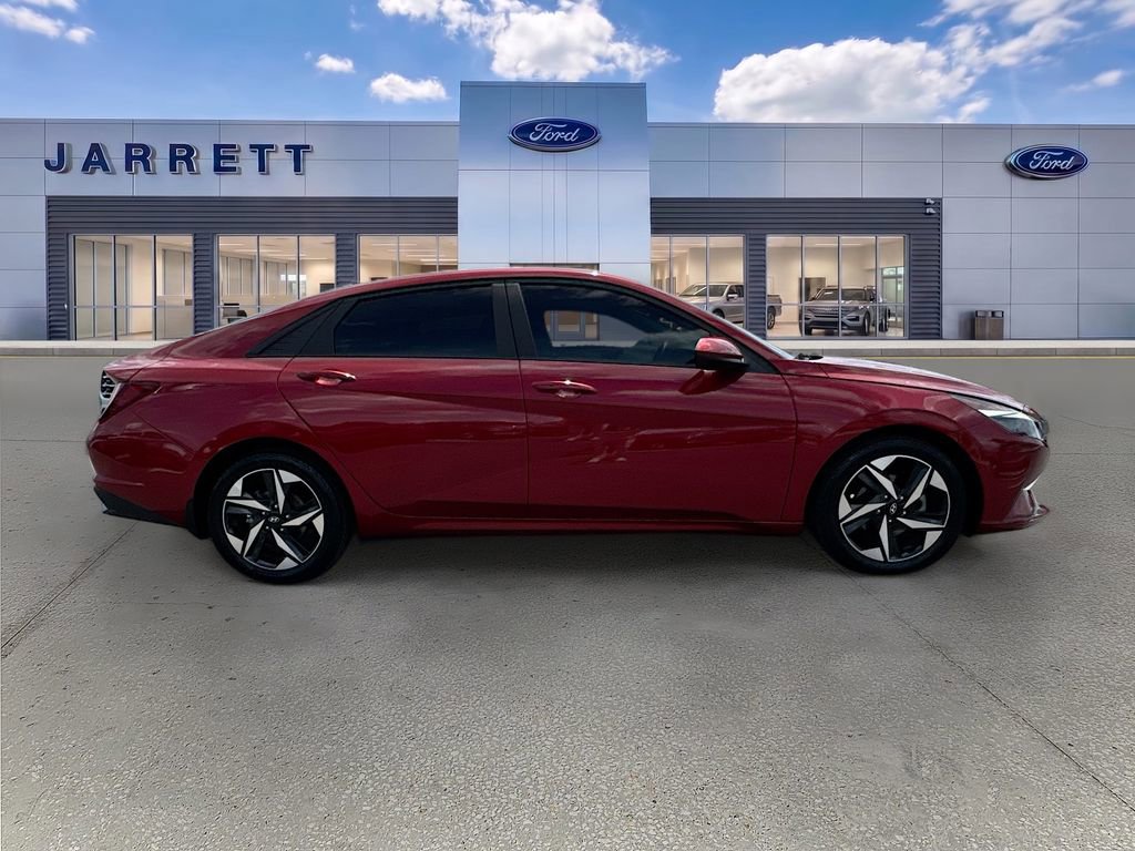 Used 2023 Hyundai Elantra SEL w/ Convenience Package FWD image 8
