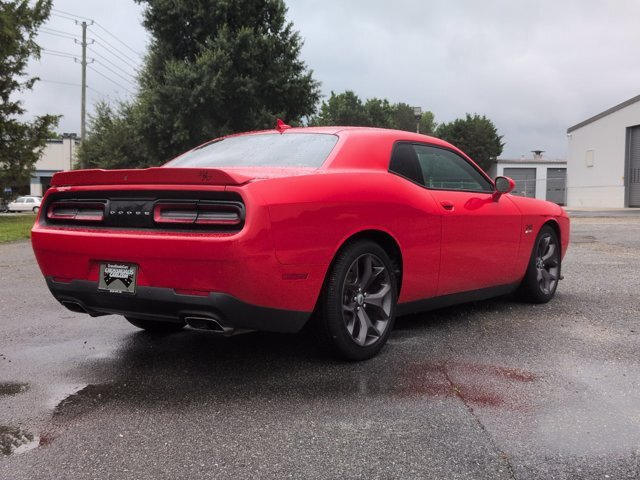 Used 2019 Dodge Challenger R/T RWD image 4