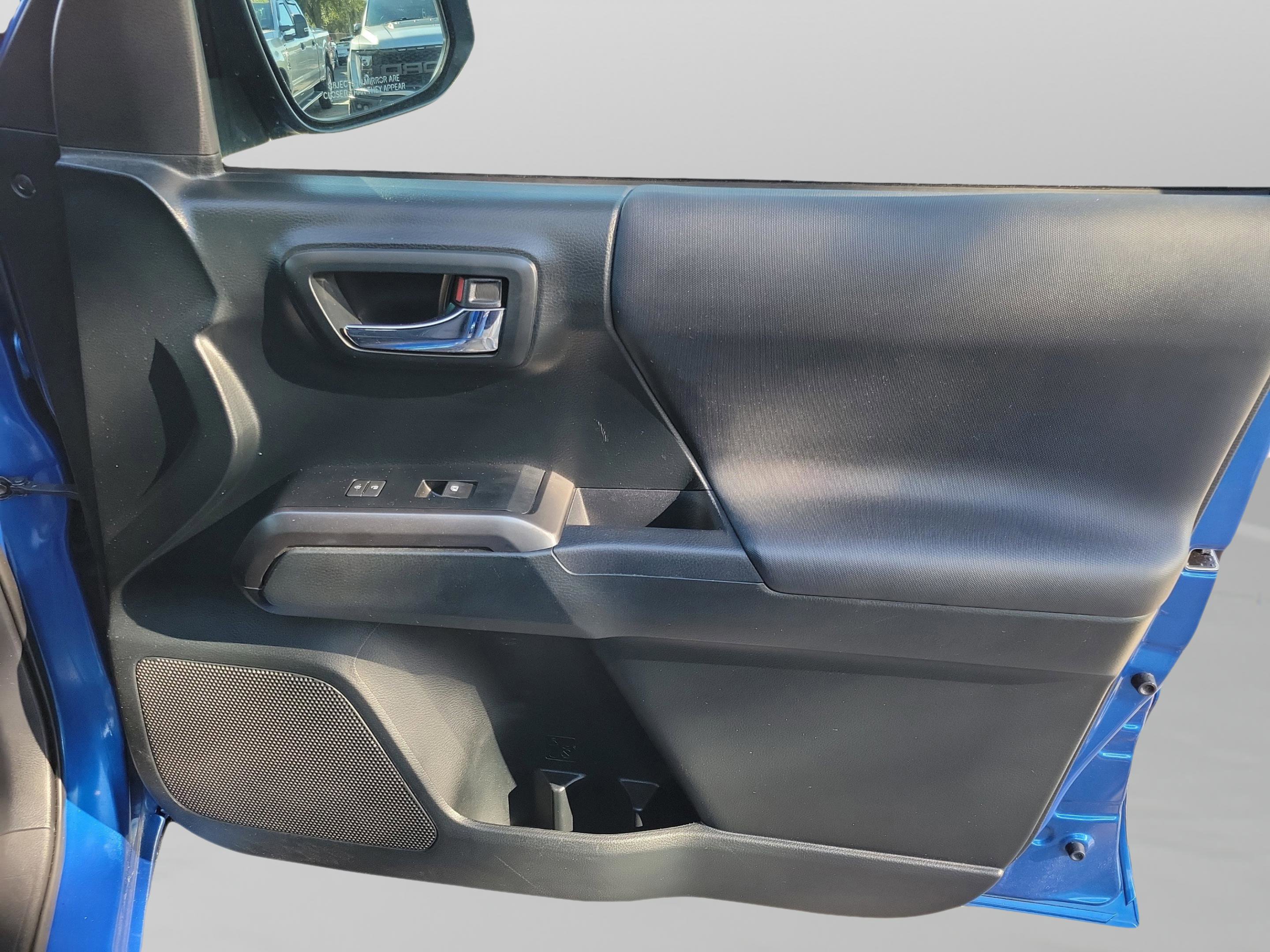 Used 2017 Toyota Tacoma SR5 image 30