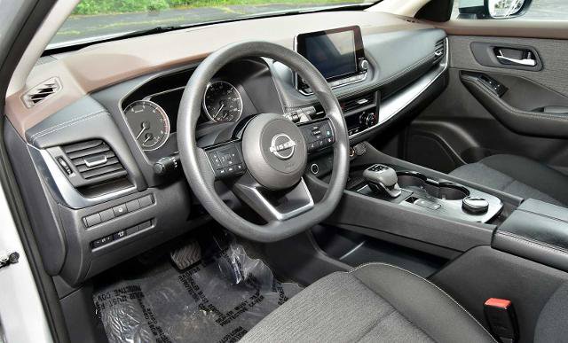 Used 2023 Nissan Rogue SV AWD/4WD image 16
