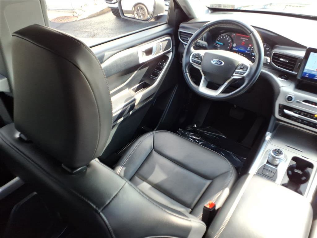 Certified 2022 Ford Explorer XLT w/ Equipment Group 202A image 15