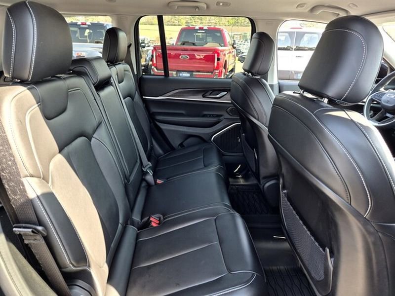 Used 2022 Jeep Grand Cherokee Limited image 20