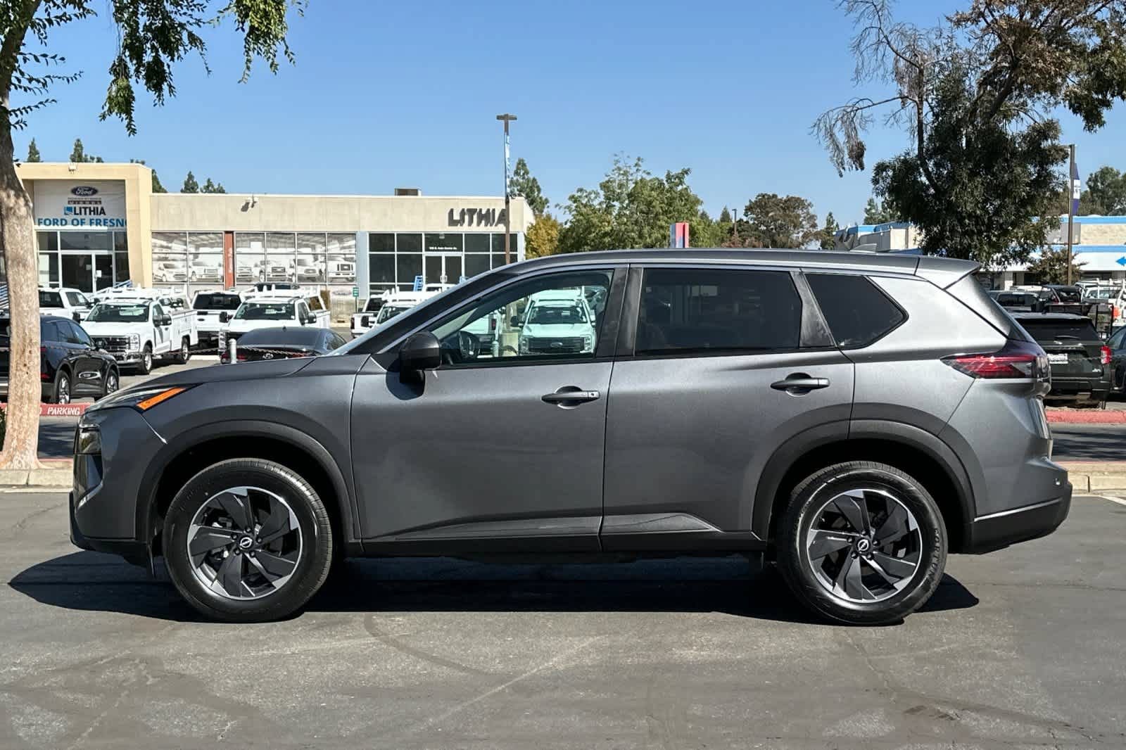 Used 2025 Nissan Rogue SV FWD image 6