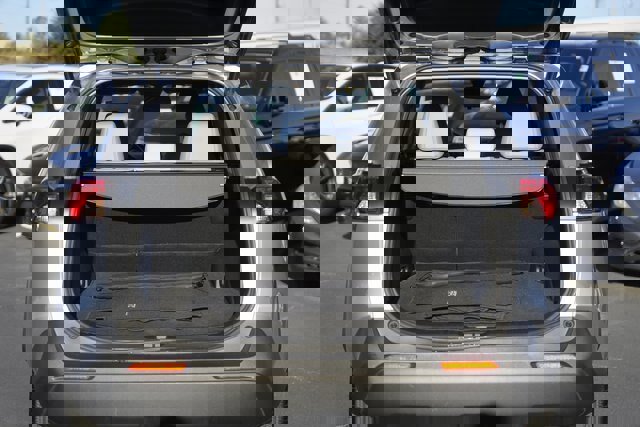 Used 2020 Toyota RAV4 XLE Premium image 31