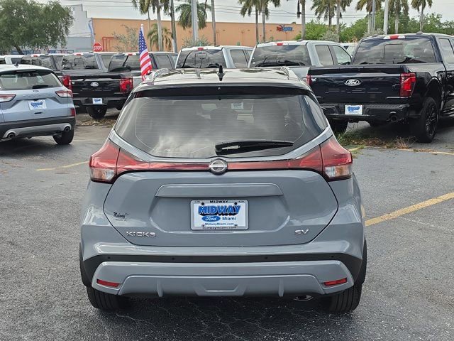 Used 2023 Nissan Kicks SV image 3