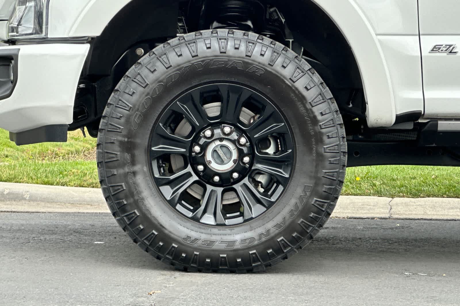 Certified 2022 Ford F350 Lariat w/ Tremor Off-Road Package AWD/4WD image 26