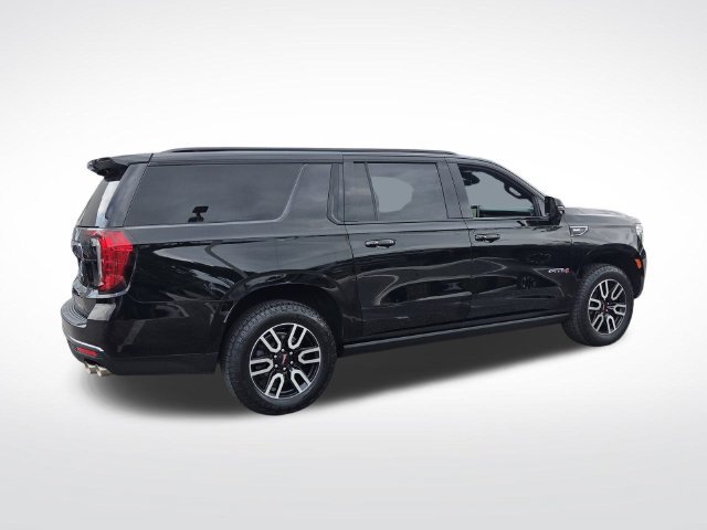 Used 2022 GMC Yukon XL AT4 w/ Technology Package AWD/4WD image 9