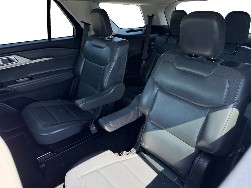 Certified 2025 Ford Explorer Active w/ Active Comfort Package RWD image 13